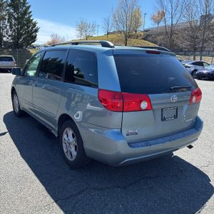 TOYOTA SIENNA - 4