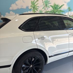 BENTLEY BENTAYGA V8 - 8