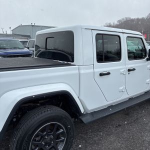 Jeep Gladiator Overland - 9