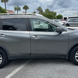 2015 Nissan ROGUE SV thumbnail 11