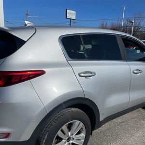 KIA SPORTAGE LX - 9