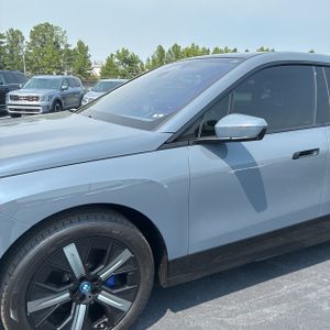 2022 BMW IX XDRIVE50 — фото 2