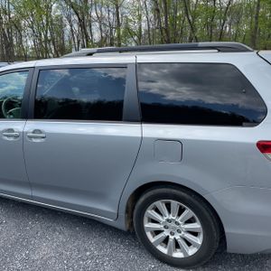 TOYOTA SIENNA - 6