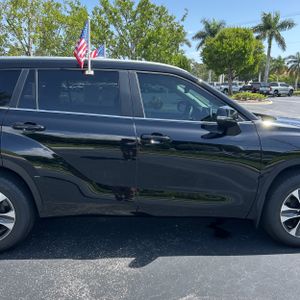 صورة 11 لـ 2023 Toyota HIGHLANDER XLE