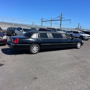 LINCOLN TOWN CAR EXECUTIVE - 10