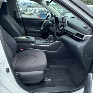 2023 Toyota HIGHLANDER LE thumbnail 33