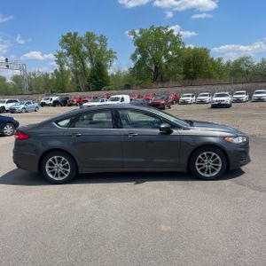 FORD FUSION SE - 10