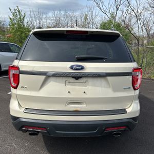 FORD EXPLORER XLT - 7