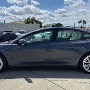 TESLA MODEL 3 BASE - 4
