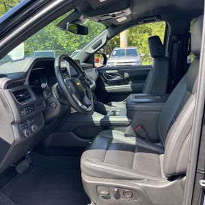 2024 Chevrolet SUBURBAN LT photo 31