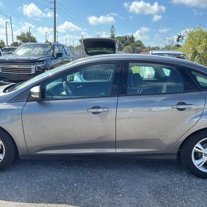 FORD FOCUS SE - 4