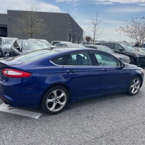 FORD FUSION SE - 10