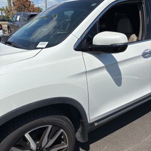 HONDA PILOT TOURING W/REAR CAPTAIN'S CHAIRS - 2