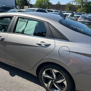 2023 Hyundai ELANTRA LIMITED 照片 6