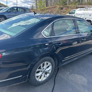 VOLKSWAGEN PASSAT 1.8T S - 9