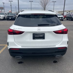 MERCEDES-BENZ GLA - 7