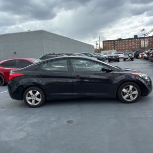 HYUNDAI ELANTRA GLS - 10