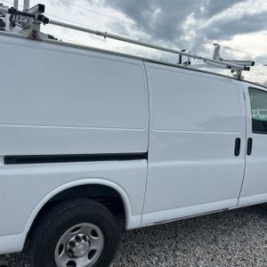 CHEVROLET EXPRESS 3500 - 9