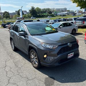 2020 Toyota RAV4 XLE PREMIUM — фото 12