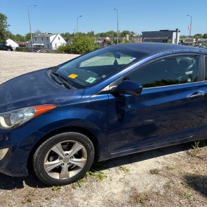 HYUNDAI ELANTRA COUPE GS - 2