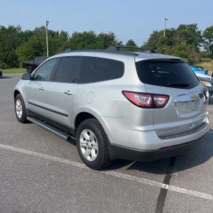 2017 Chevrolet TRAVERSE LS — фото 5