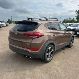 HYUNDAI TUCSON LIMITED - 8