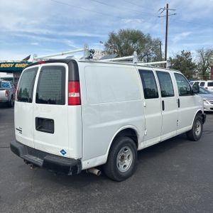 CHEVROLET EXPRESS 2500 - 8