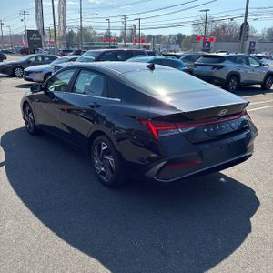 HYUNDAI ELANTRA LIMITED - 5