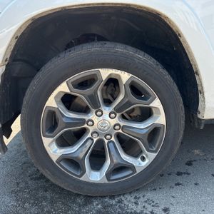 2020 RAM 1500 LIMITED — миниатюра 17