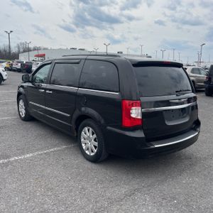 CHRYSLER TOWN AND COUNTRY TOURING - 5