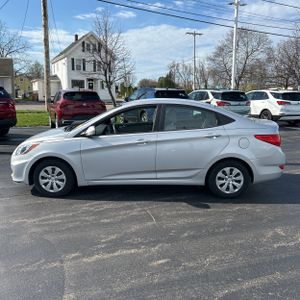 HYUNDAI ACCENT SE - 3