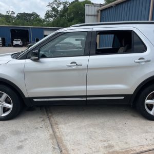 FORD EXPLORER XLT - 4