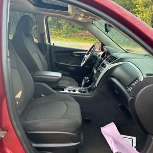 2010 Chevrolet TRAVERSE LT photo 33