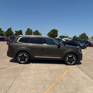صورة 10 لـ 2025 KIA TELLURIDE S