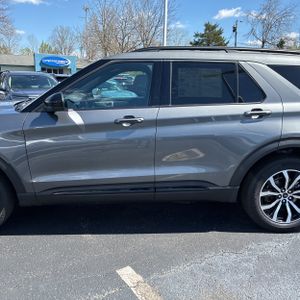 FORD EXPLORER ST - 4