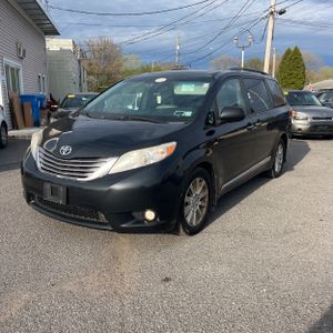 TOYOTA SIENNA - 1