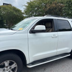 2010 Toyota SEQUOIA SR5 — фото 2