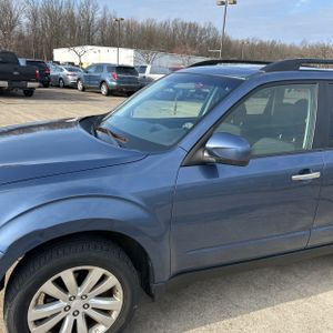 SUBARU FORESTER X PREMIUM - 2