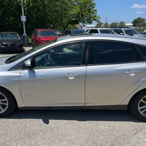 FORD FOCUS SE - 4