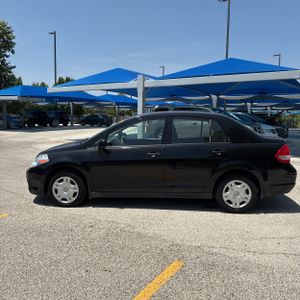2011 Nissan VERSA 1.8S — фото 3