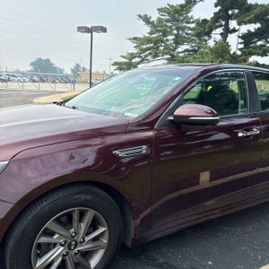 2020 KIA OPTIMA LX 照片 2