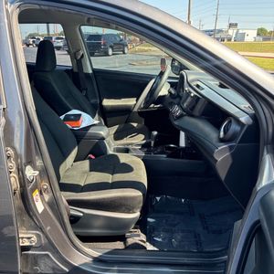 صورة 33 لـ 2018 Toyota RAV4 LE