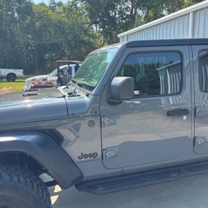 صورة 2 لـ 2023 JEEP GLADIATOR SPORT