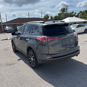 2018 Toyota RAV4 LIMITED — фото 5