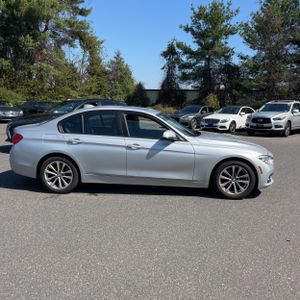 BMW 320I XDRIVE - 10