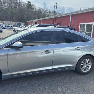 HYUNDAI SONATA SE - 4