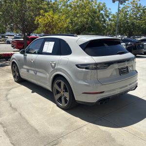 صورة 5 لـ 2022 Porsche CAYENNE TURBO S E-HYBRID
