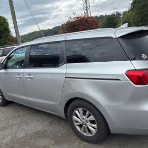 KIA SEDONA LX - 6