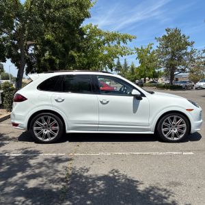 PORSCHE CAYENNE GTS - 9