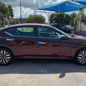 صورة 11 لـ 2025 Nissan ALTIMA SV